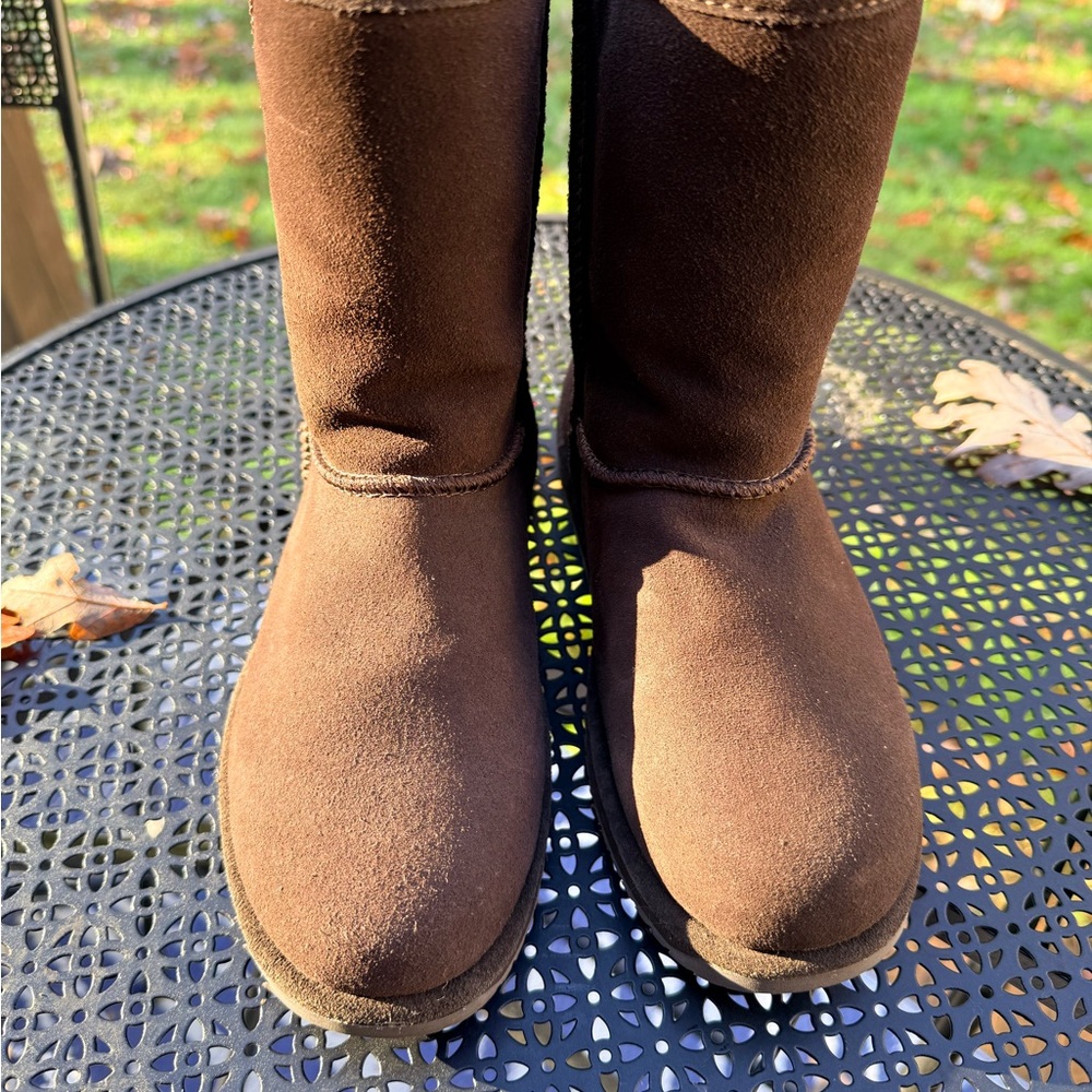 NWOTS Emu Chocolate Dark Brown Women’s  Boots